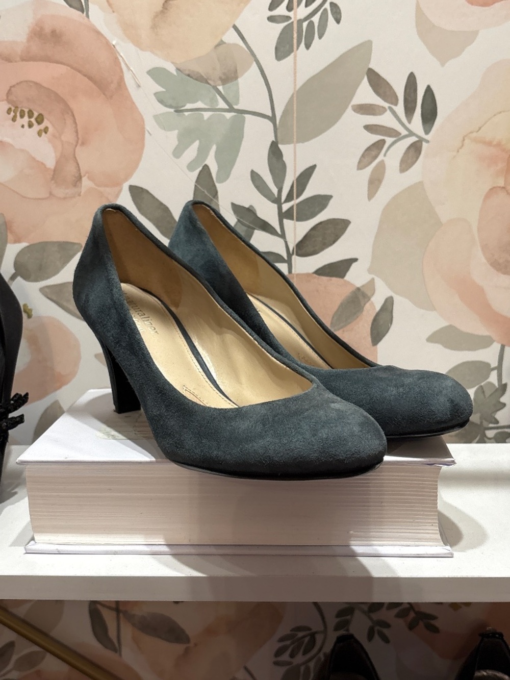 Naturalizer suede pumps